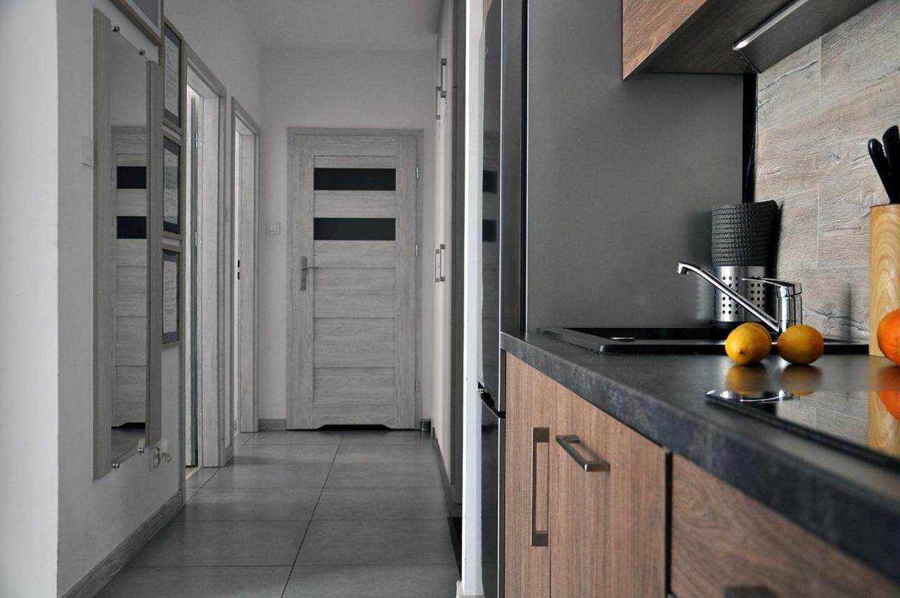 Q Apart Gold- Klimatyzowany 3 Pokojowy Apartament Przy Manufakturze Z Garazem Gratis, Fv Лодз Екстериор снимка