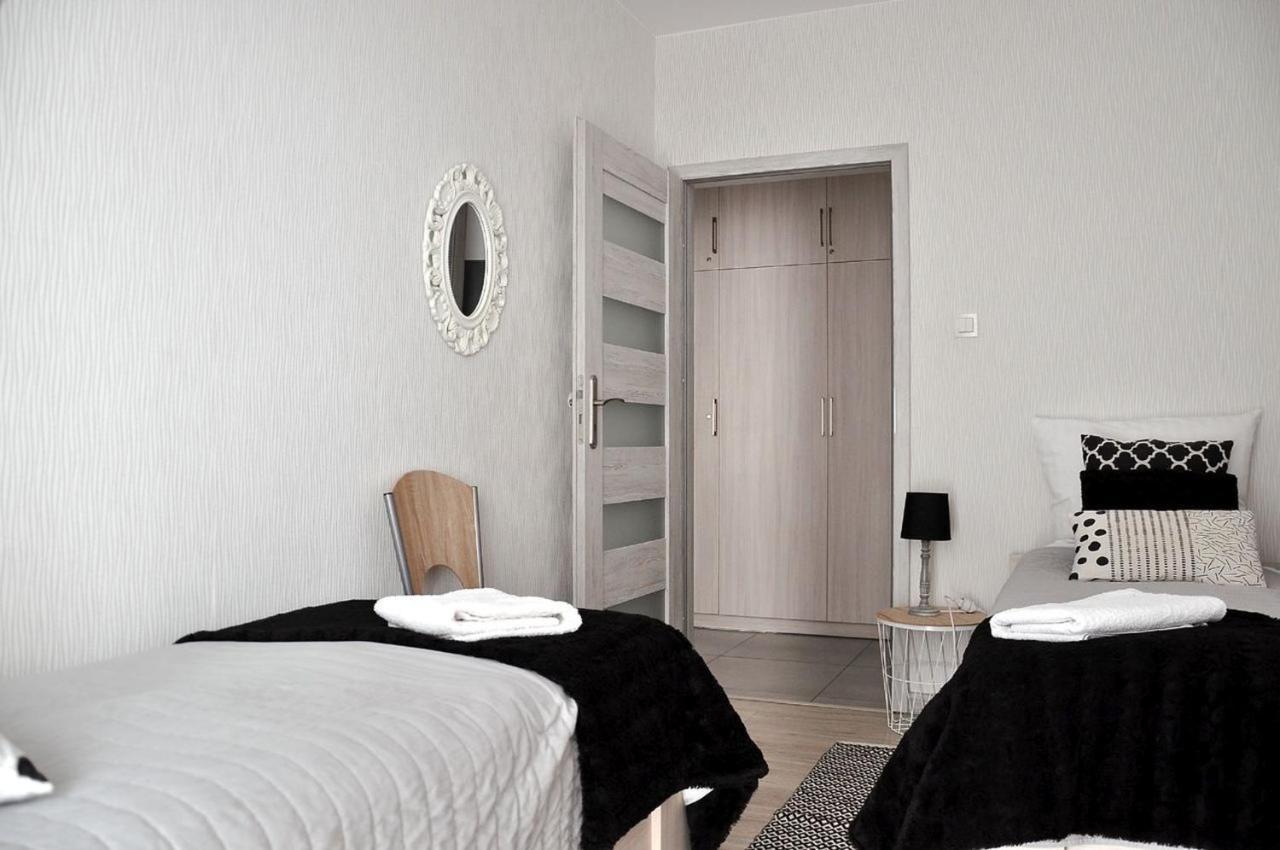 Q Apart Gold- Klimatyzowany 3 Pokojowy Apartament Przy Manufakturze Z Garazem Gratis, Fv Лодз Екстериор снимка