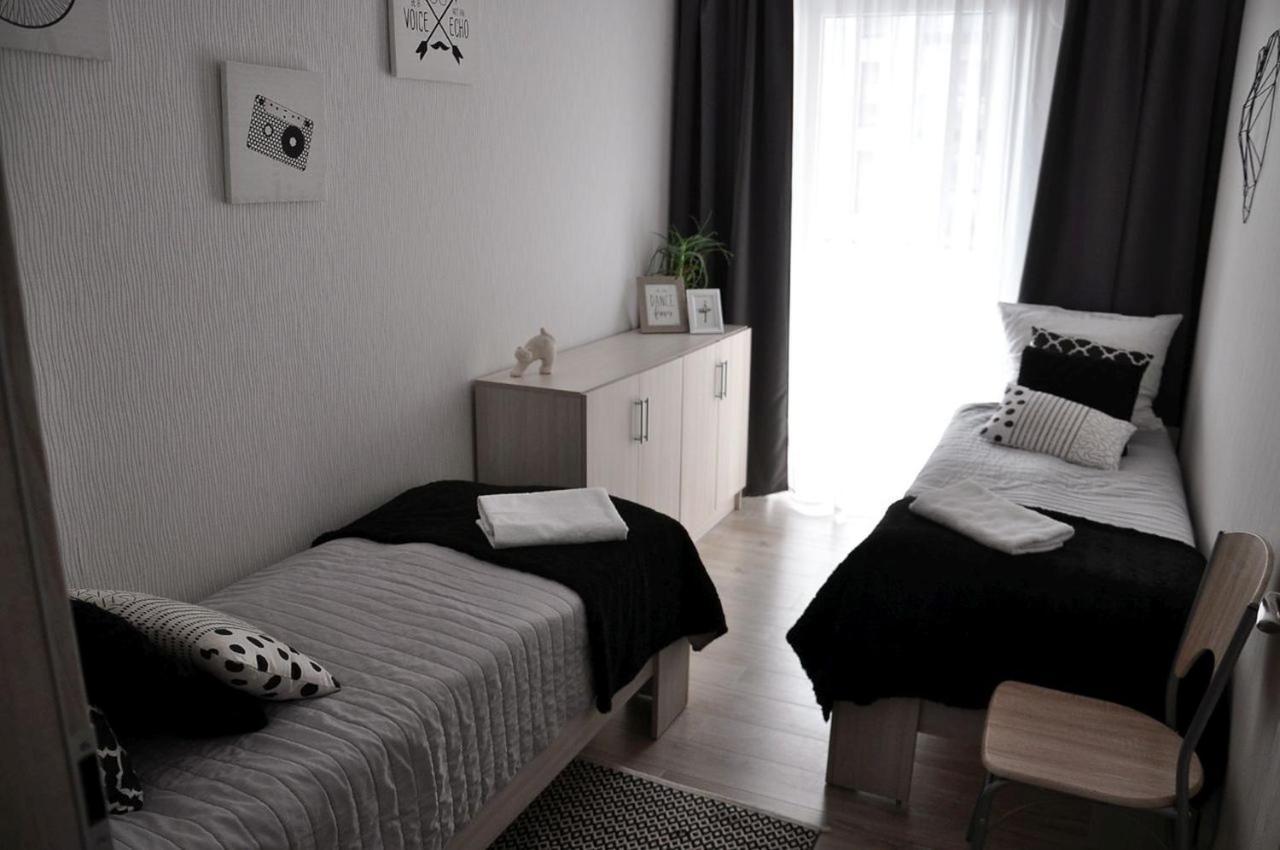Q Apart Gold- Klimatyzowany 3 Pokojowy Apartament Przy Manufakturze Z Garazem Gratis, Fv Лодз Екстериор снимка