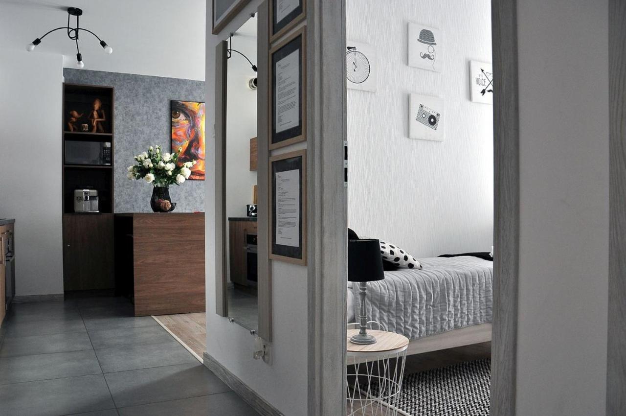 Q Apart Gold- Klimatyzowany 3 Pokojowy Apartament Przy Manufakturze Z Garazem Gratis, Fv Лодз Екстериор снимка