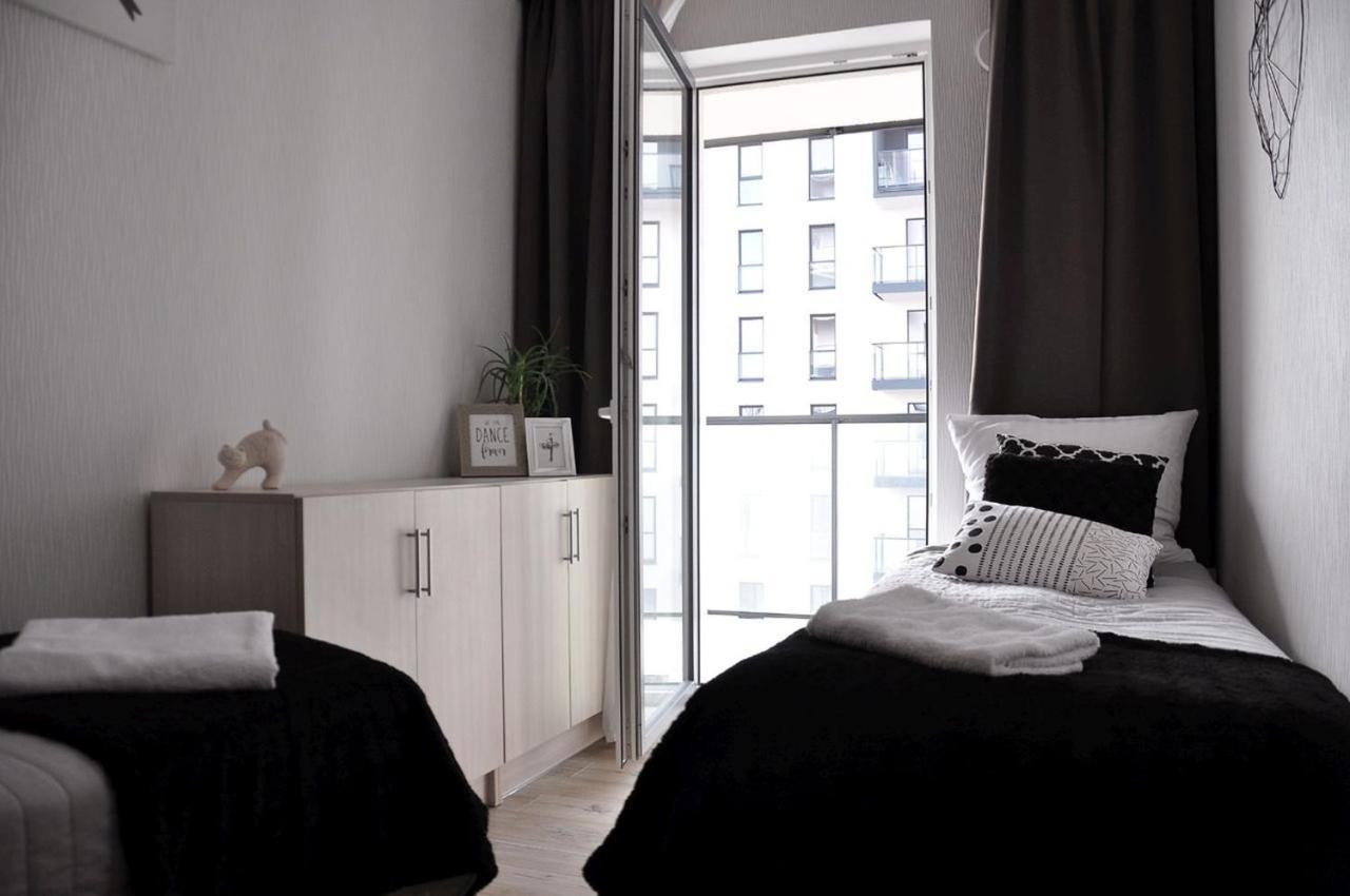 Q Apart Gold- Klimatyzowany 3 Pokojowy Apartament Przy Manufakturze Z Garazem Gratis, Fv Лодз Екстериор снимка