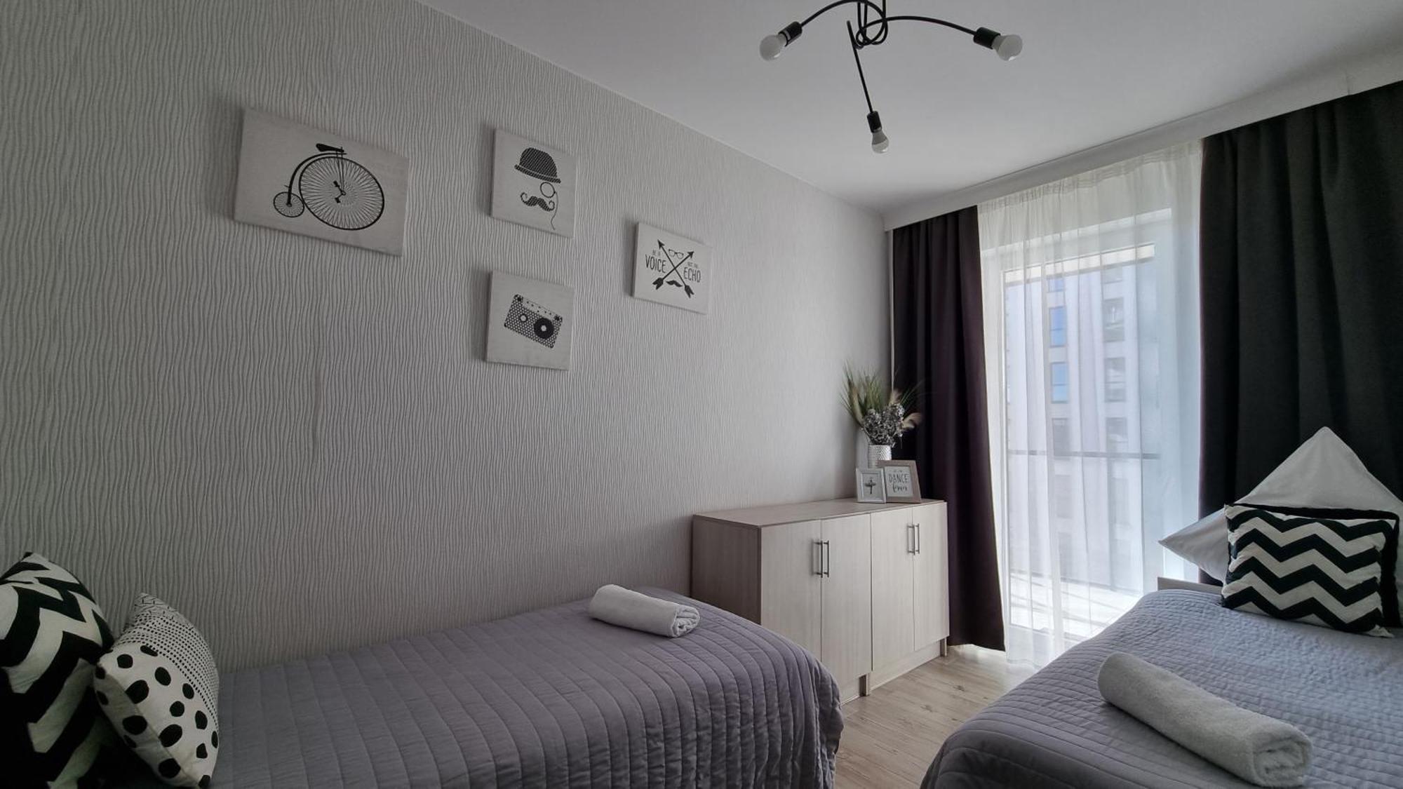 Q Apart Gold- Klimatyzowany 3 Pokojowy Apartament Przy Manufakturze Z Garazem Gratis, Fv Лодз Екстериор снимка