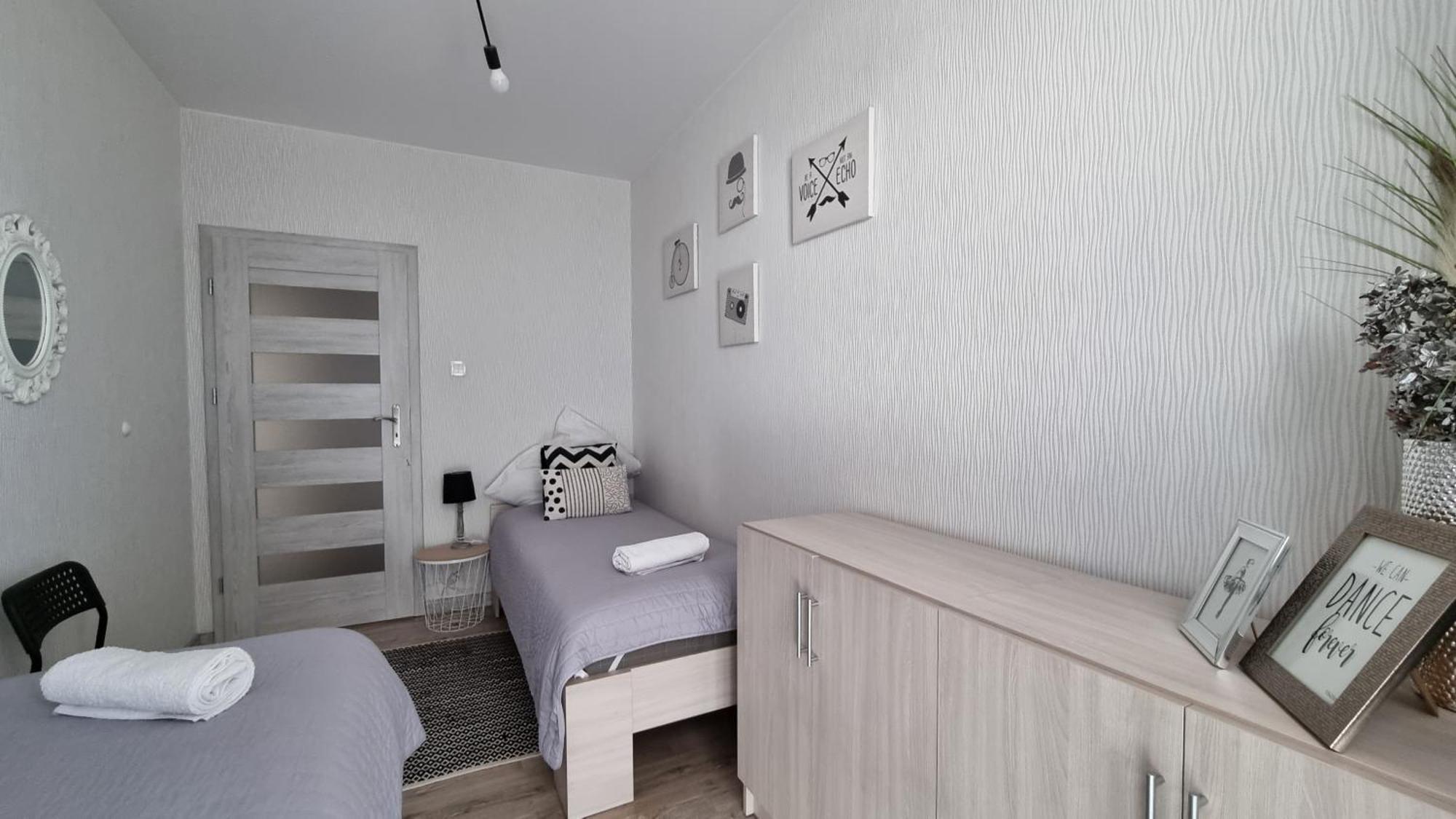 Q Apart Gold- Klimatyzowany 3 Pokojowy Apartament Przy Manufakturze Z Garazem Gratis, Fv Лодз Екстериор снимка